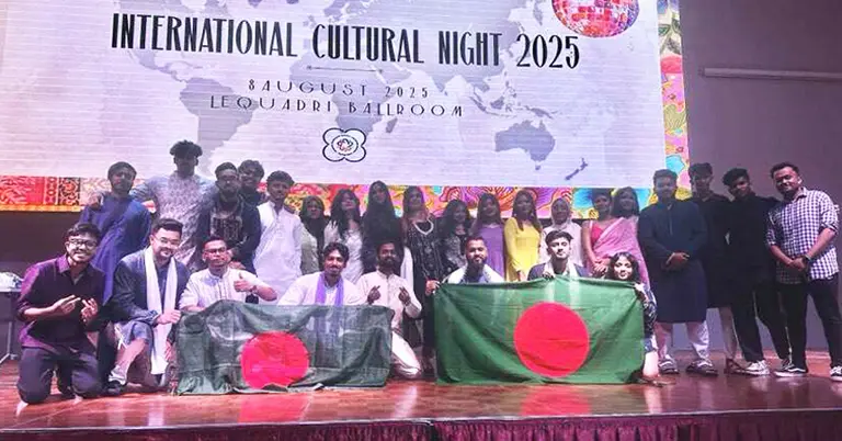কালচারাল নাইট অনুষ্ঠানে অংশ নেয়া শিক্ষার্থীরা